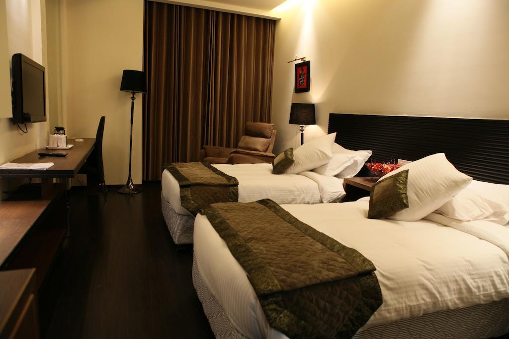 Krome - A - Boutique Hotel Meerut Buitenkant foto