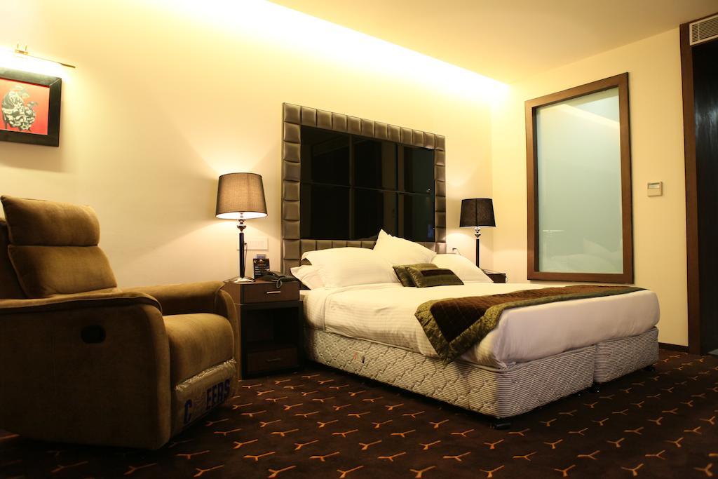 Krome - A - Boutique Hotel Meerut Buitenkant foto