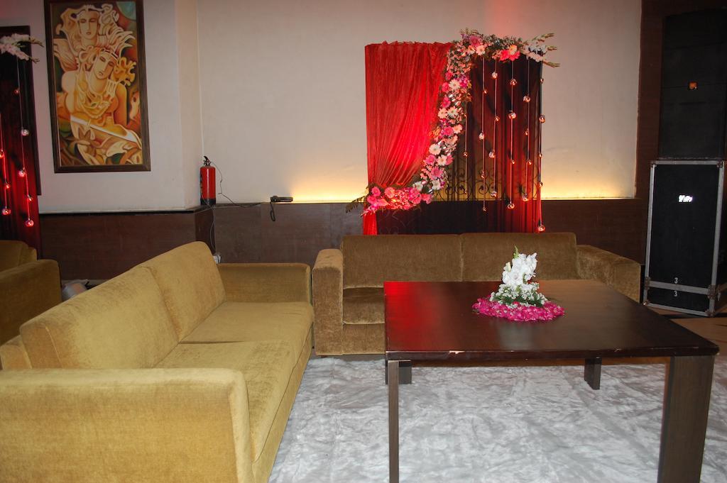 Krome - A - Boutique Hotel Meerut Buitenkant foto